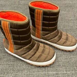 Tory Burch Boots Womens 7 Brown Orange Nylon Sport Quilted Puffer Stripe Winter